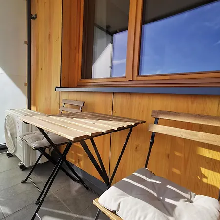 Wola Blue Modern *